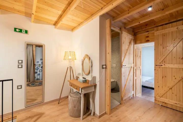 Kyrangelo Traditional House With Outdoor Jacuzzi